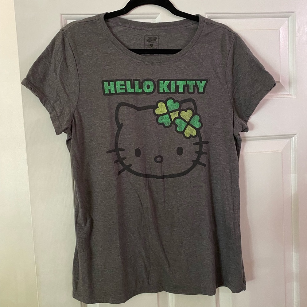 🍀 Hello Kitty Shamrock Bow T-shirt Old Navy Collectable 😻
